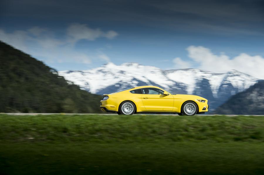  Ford Mustang GT Fastback 2015 года  (EU) (фото 9 из 37)
